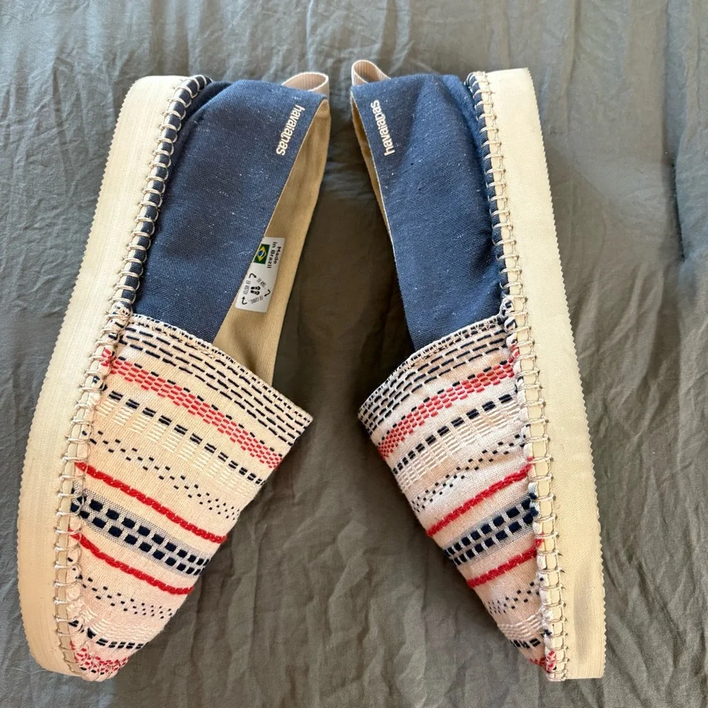 Havaianas Classic Flatform Espadrilles. Size 9.